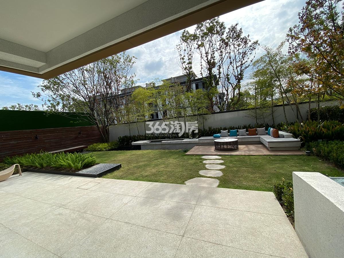 大华春山明月台墅建面约160方下叠样板房——花园