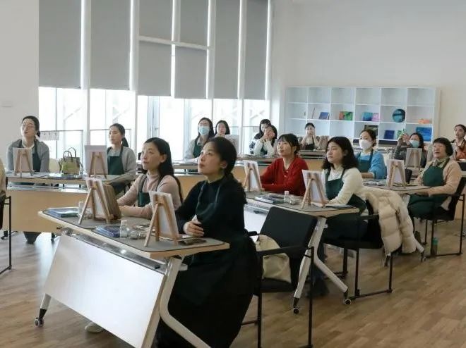 迹 民生态 中国召开智造汽汽共创银行业大车生车行徽煌会