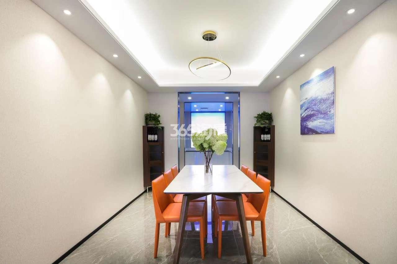 地上衣锦上府建面约143方户型样板间—餐厅