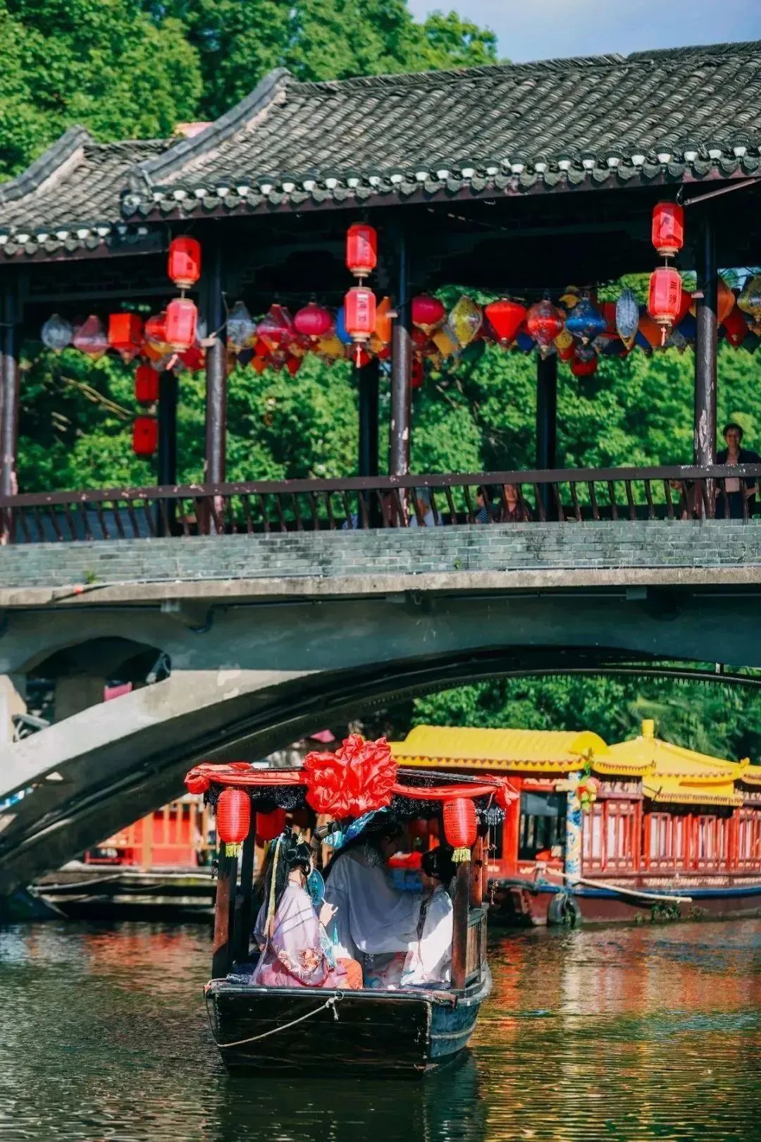 修缮捐2家乡 助3万文物印尼侨胞