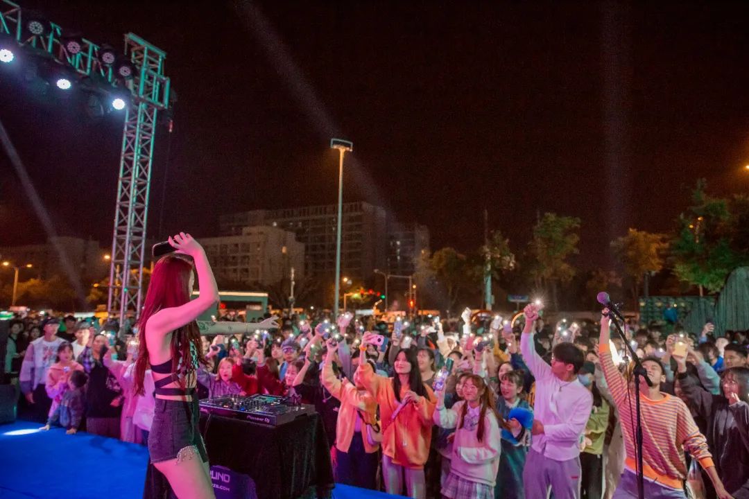 人上融大爱老门服路支老金工行行关合肥黄山好养务写文章