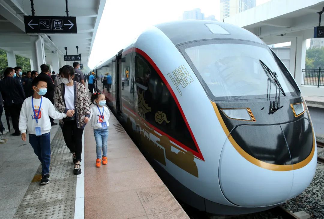 最快28分钟西户铁路客运列车抢先体验