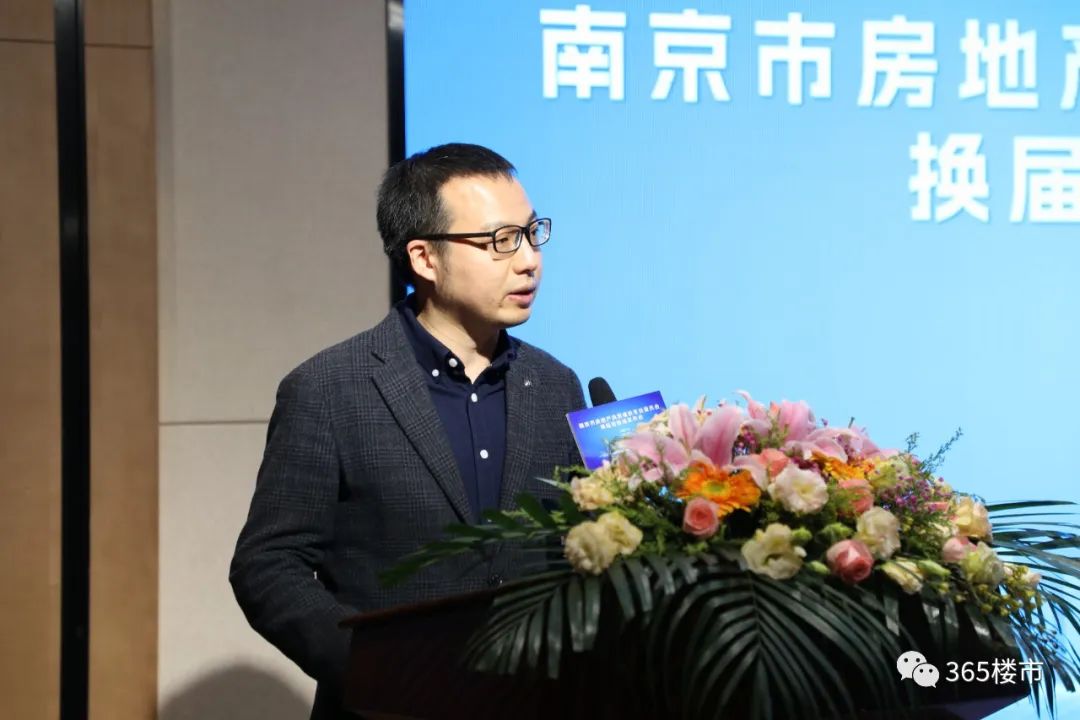 曹炜▲南京市消费者协会副会长兼秘书长蒋岩坚▲南京市市场监督管理局