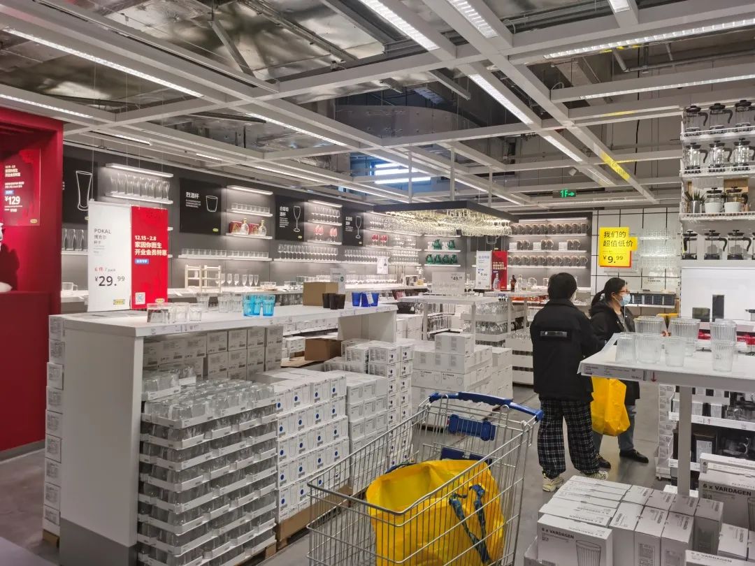 全店一共分为四层楼,地上四层空间包含宜家家具展间,家居用品卖场